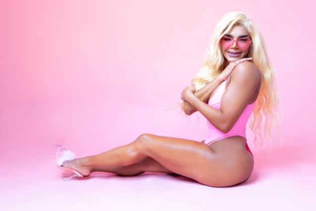 curvy girl.. whats her name?? 19 min curvy girl.. whats her name?? 19 min