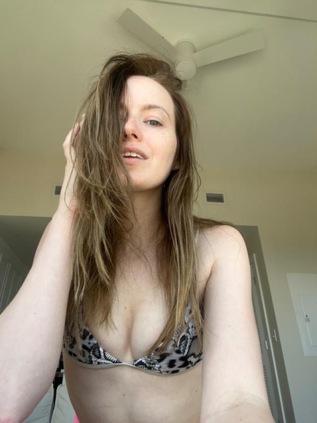 Hot Handygirl Gets a Facial Review 210 Hot Handygirl Gets a Facial Review 210