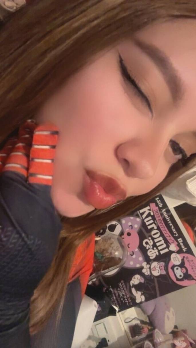 Luvlivvyy's Live Webcam Stream, Chat Room and Bio Luvlivvyy's Live Webcam Stream, Chat Room and Bio