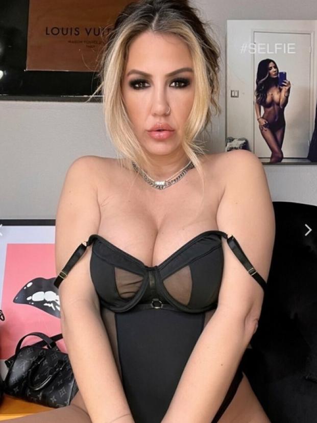 Nicolette Bloom Filmer Nicolette Bloom Filmer