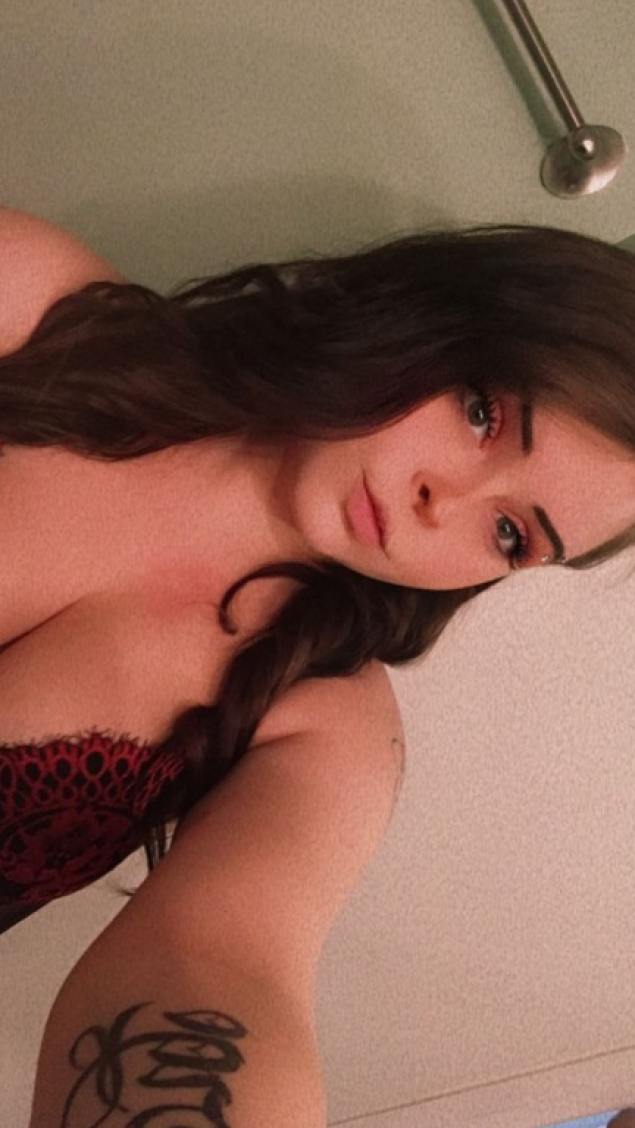 Titty Babe sur ve İzmir'de Titty Babe sur ve İzmir'de