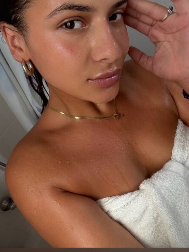 Vídeos pornôs com Bronwin Aurora Vídeos pornôs com Bronwin Aurora
